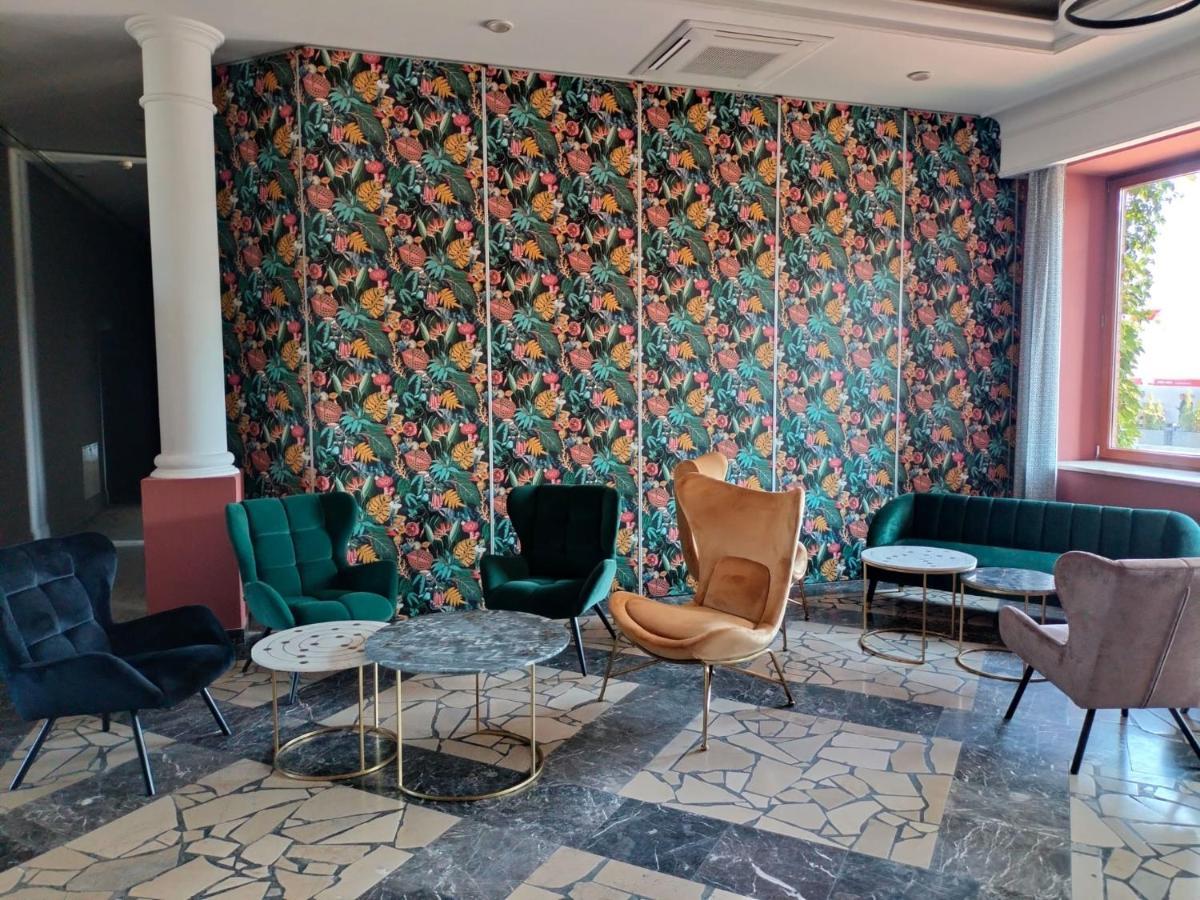 Hotel Sphinx Zabia Wola Экстерьер фото