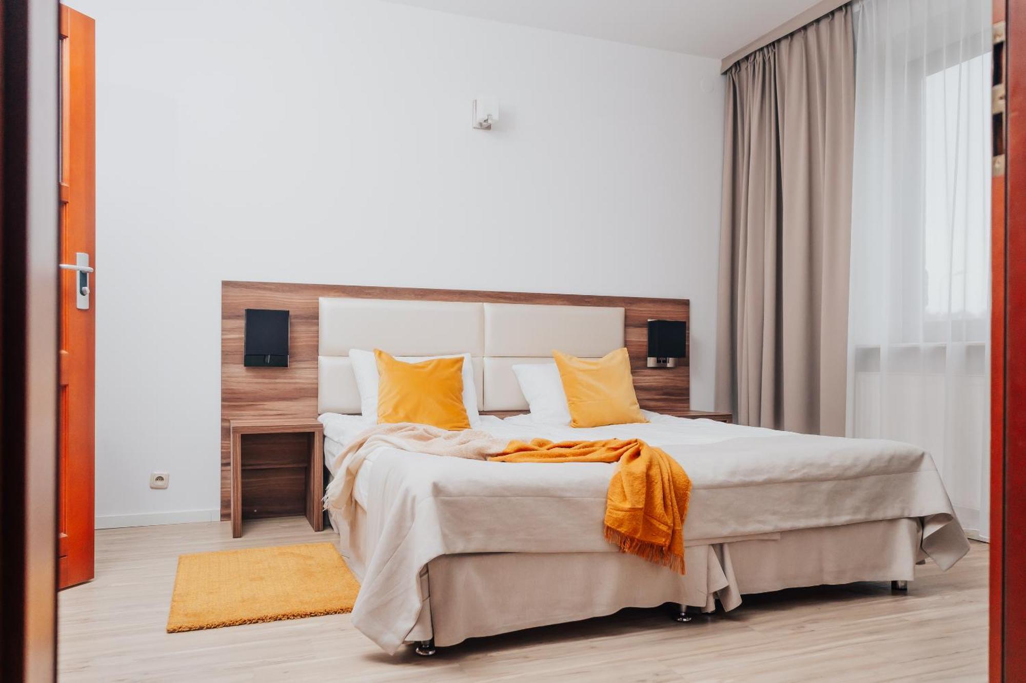 Hotel Sphinx Zabia Wola Экстерьер фото