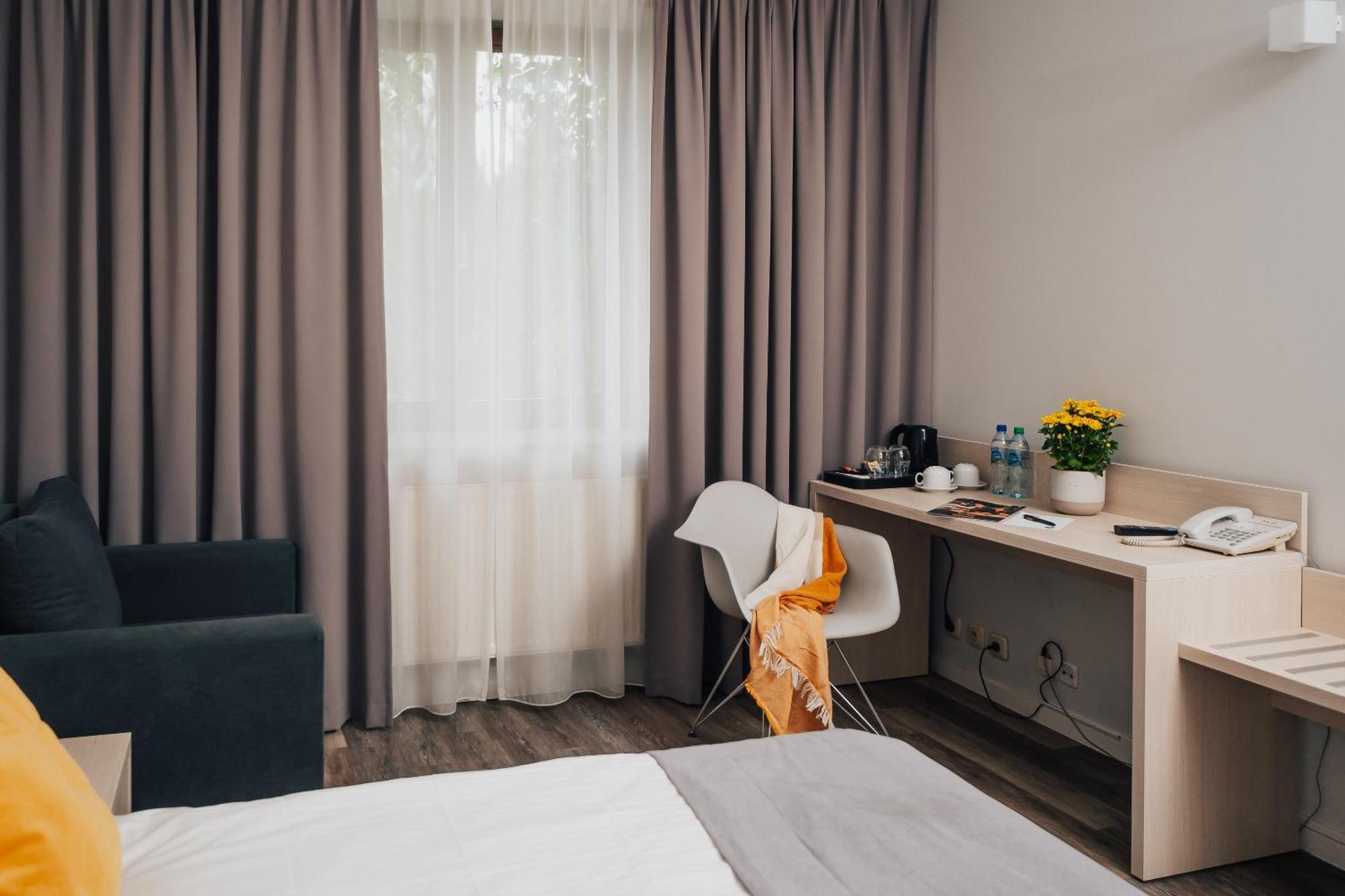 Hotel Sphinx Zabia Wola Экстерьер фото