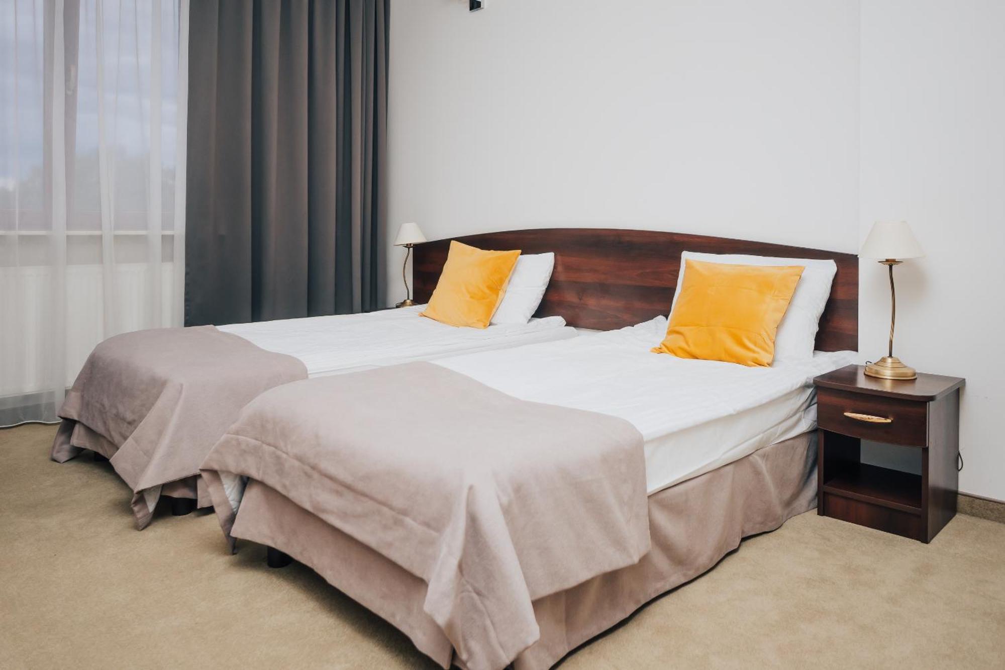 Hotel Sphinx Zabia Wola Экстерьер фото
